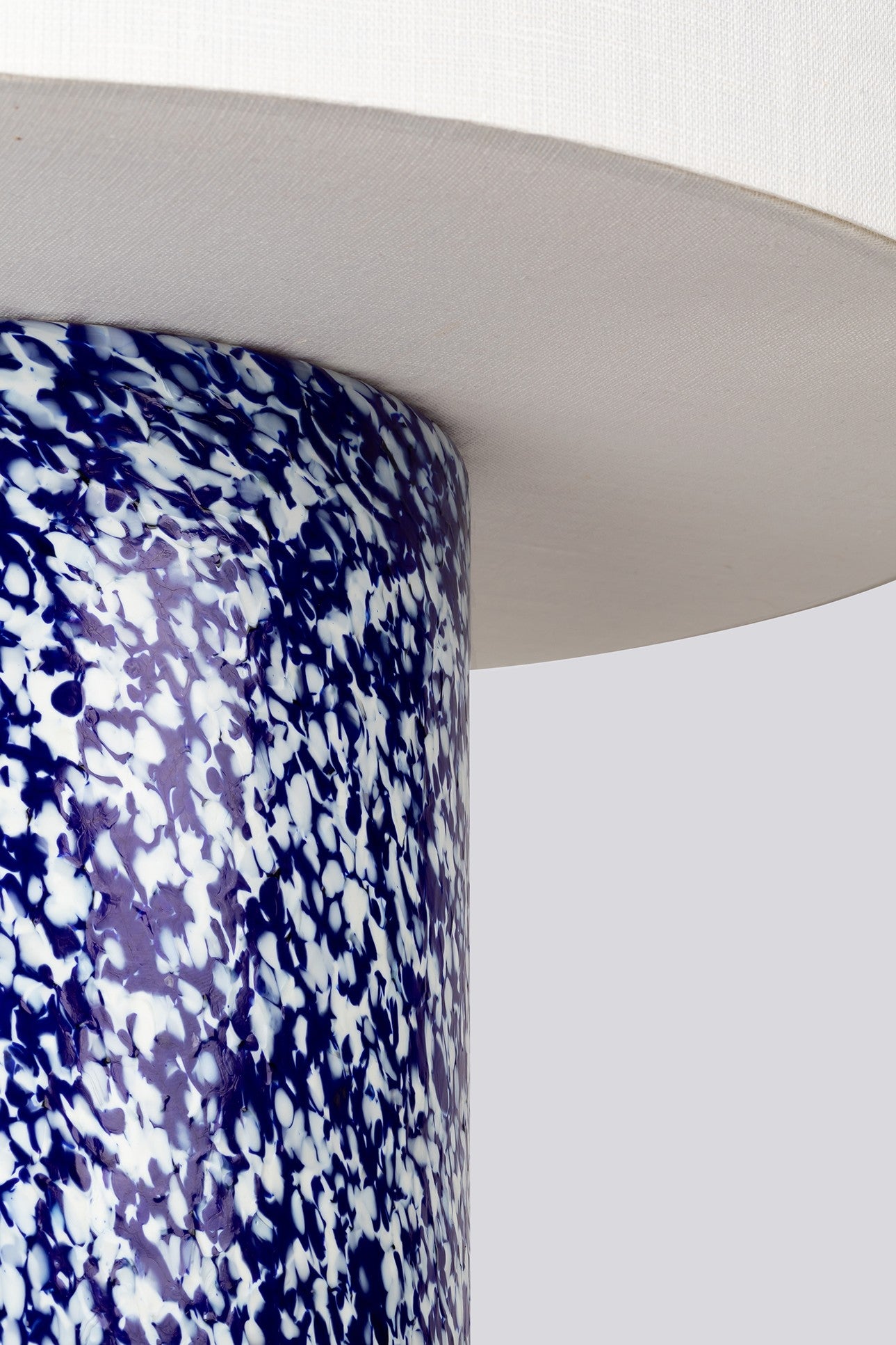 BLUE & IVORY LAMP / LINEN