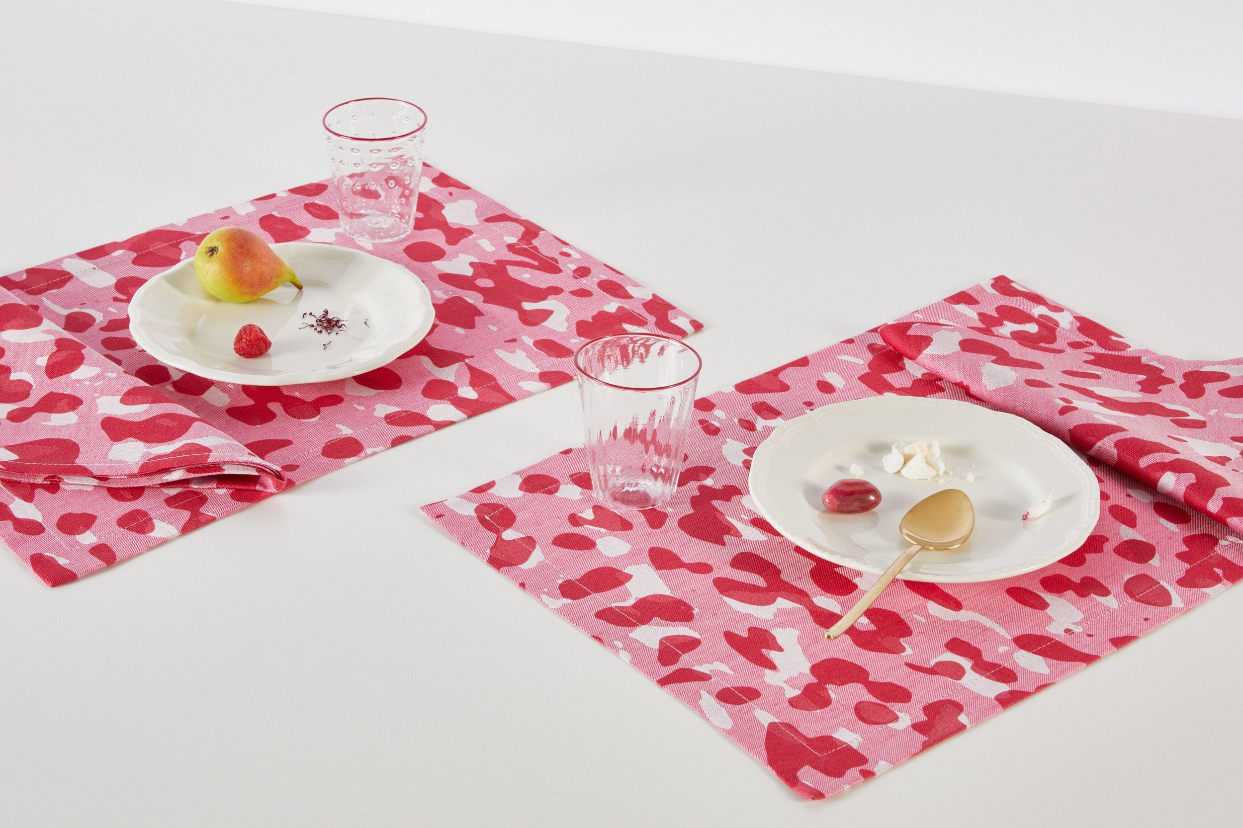 MAKE-UP PLACEMATS