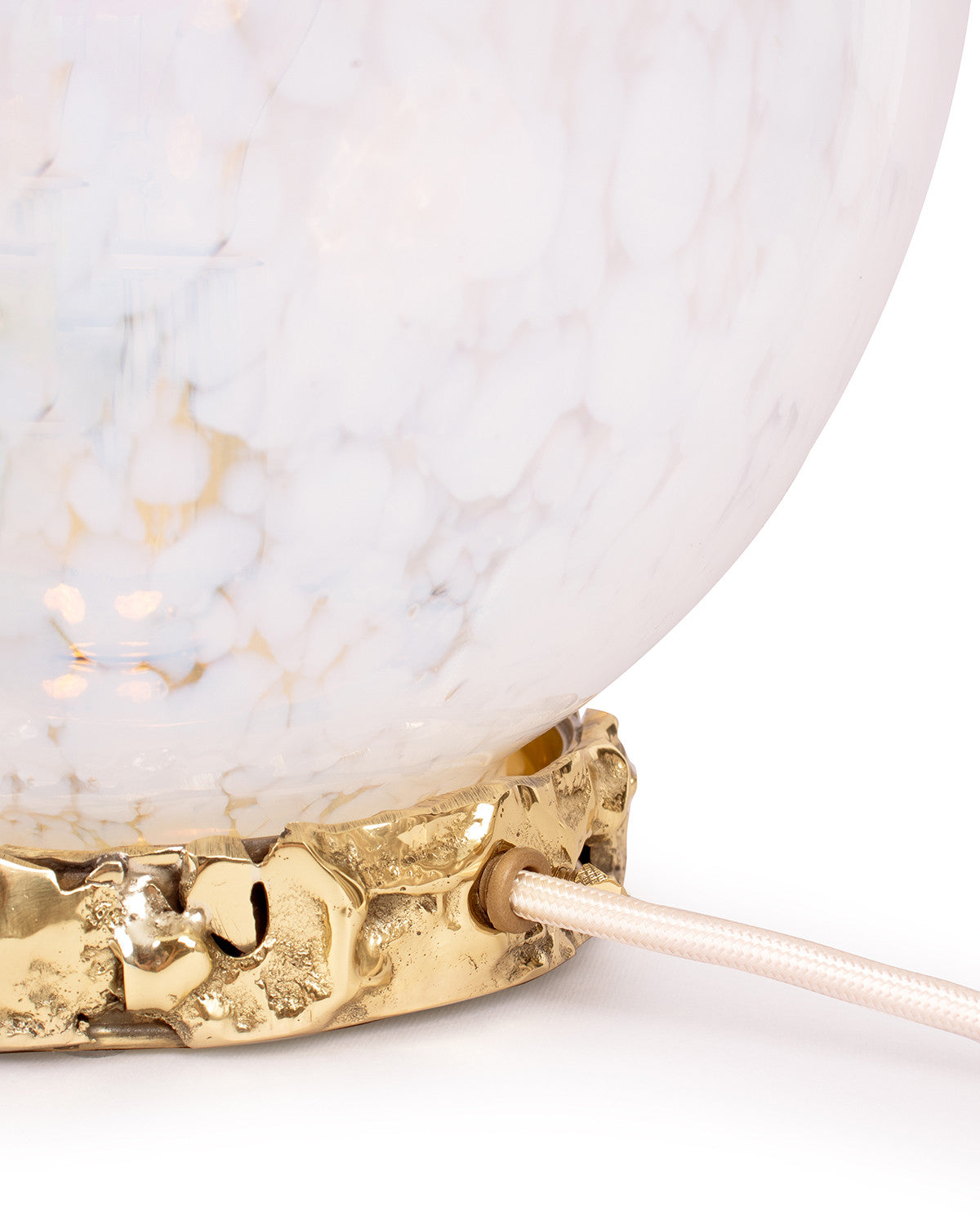 WHITE OPALINE LAMP