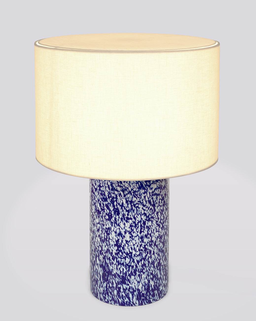BLUE & IVORY PILLAR LAMP / LINEN